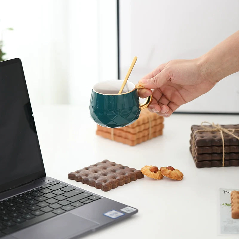 Crunchy Walnut Biscuit Coaster Set (4pcs)