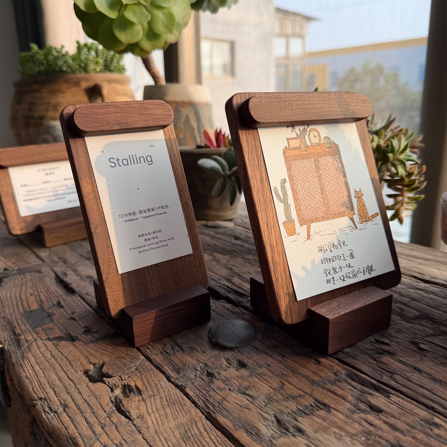Mono Minimalist Walnut Magnetic Menu Stand for Cafés